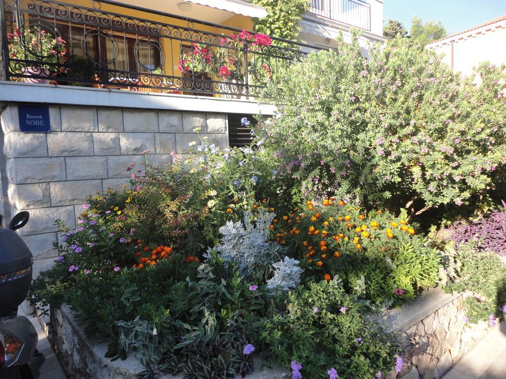 Guesthouse Apartment Bozica Μπολ Εξωτερικό φωτογραφία