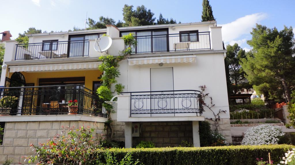Guesthouse Apartment Bozica Μπολ Εξωτερικό φωτογραφία