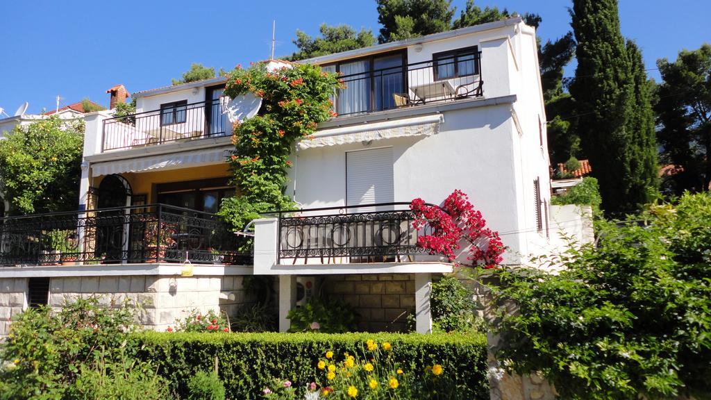 Guesthouse Apartment Bozica Μπολ Εξωτερικό φωτογραφία