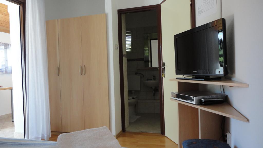 Guesthouse Apartment Bozica Μπολ Εξωτερικό φωτογραφία