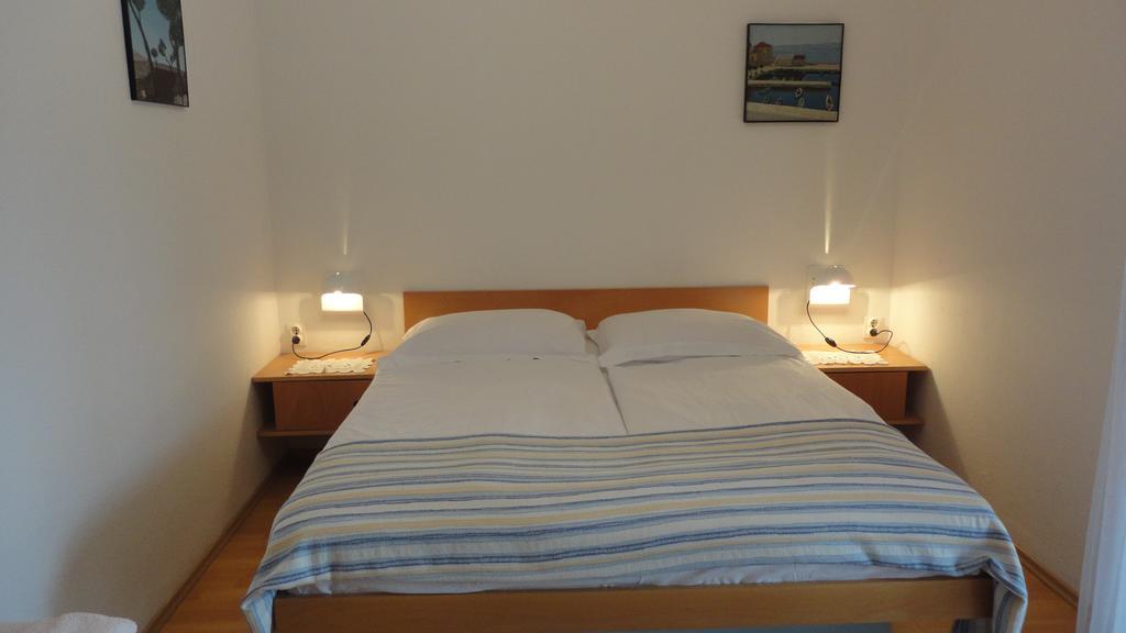 Guesthouse Apartment Bozica Μπολ Εξωτερικό φωτογραφία
