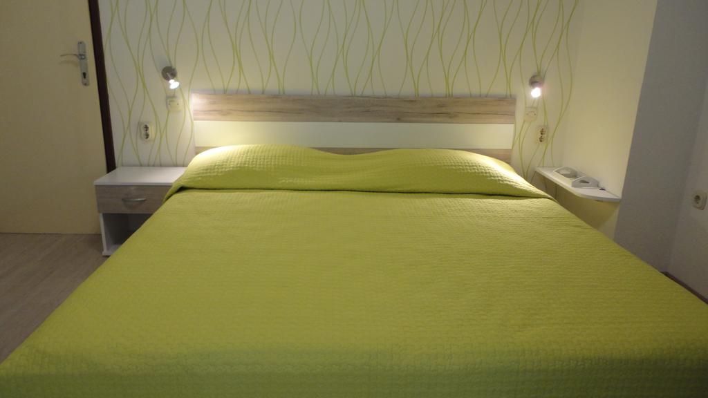 Guesthouse Apartment Bozica Μπολ Εξωτερικό φωτογραφία