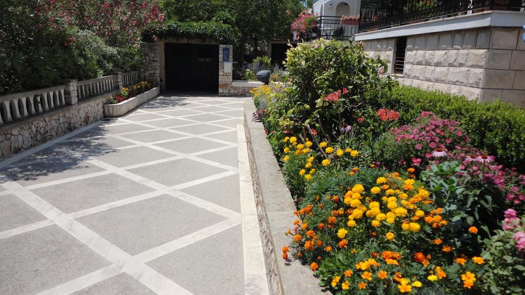 Guesthouse Apartment Bozica Μπολ Εξωτερικό φωτογραφία